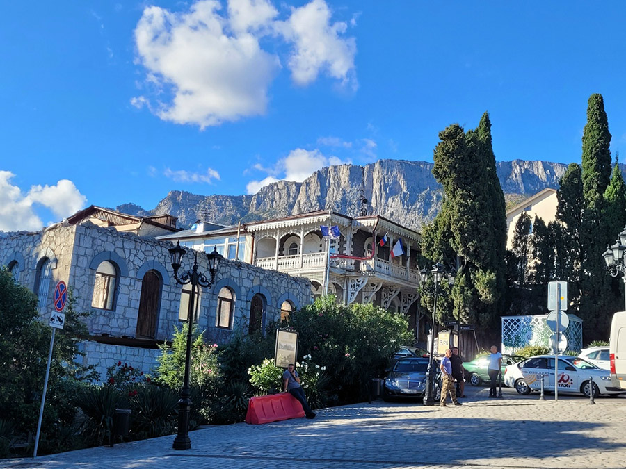 Отдых в Алупке осенью